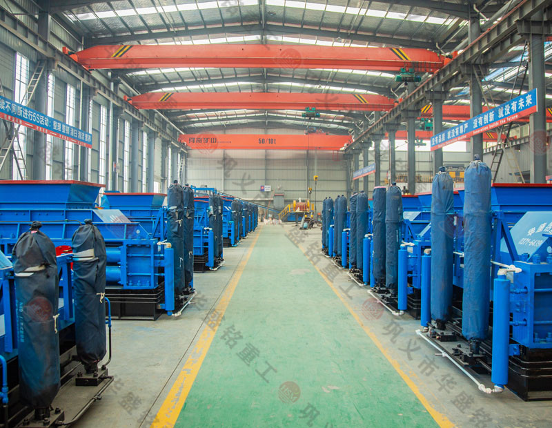 處理建筑廢料用什么設(shè)備？破碎紅磚用雙齒輥破碎機(jī)好嗎？